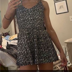 Xs Romper! 
Not sure the brand
Worn only once!
I accept offers!